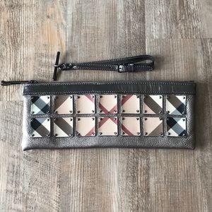 Burberry clutch